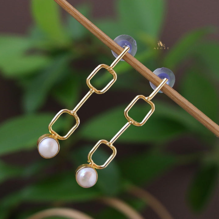 Golden Colonnade Fresh Water Pearl Earring