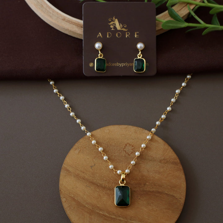 Nasmiya Rectangle Glossy Neckpiece With Earring