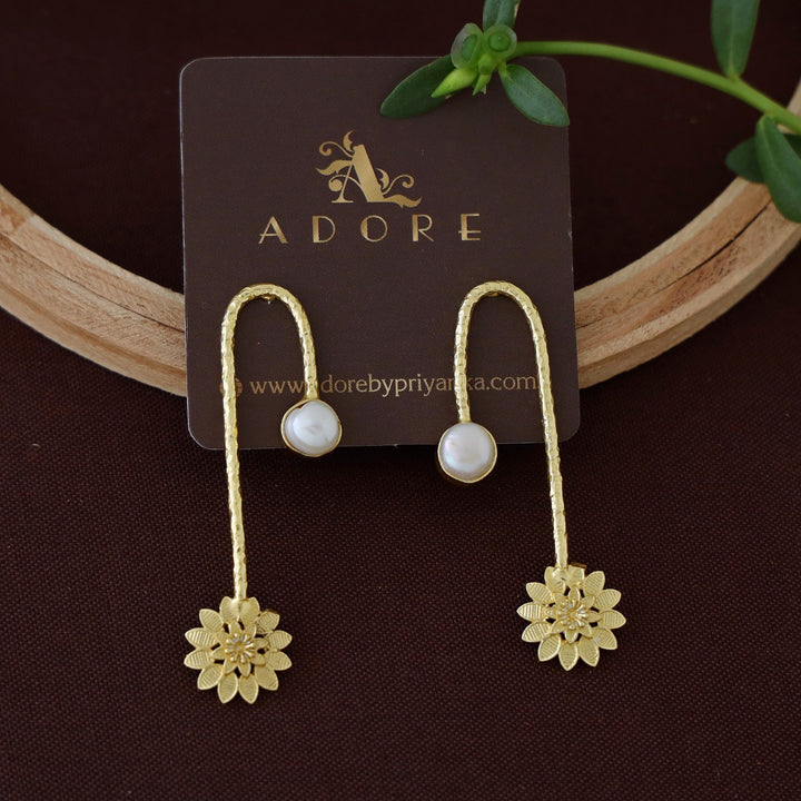 Textured Goldie Flower + Baroque Earring