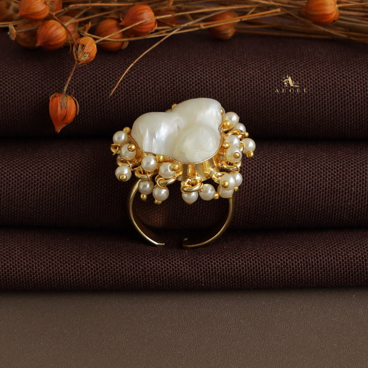 Drizza Cluster Pearl Baroque Ring