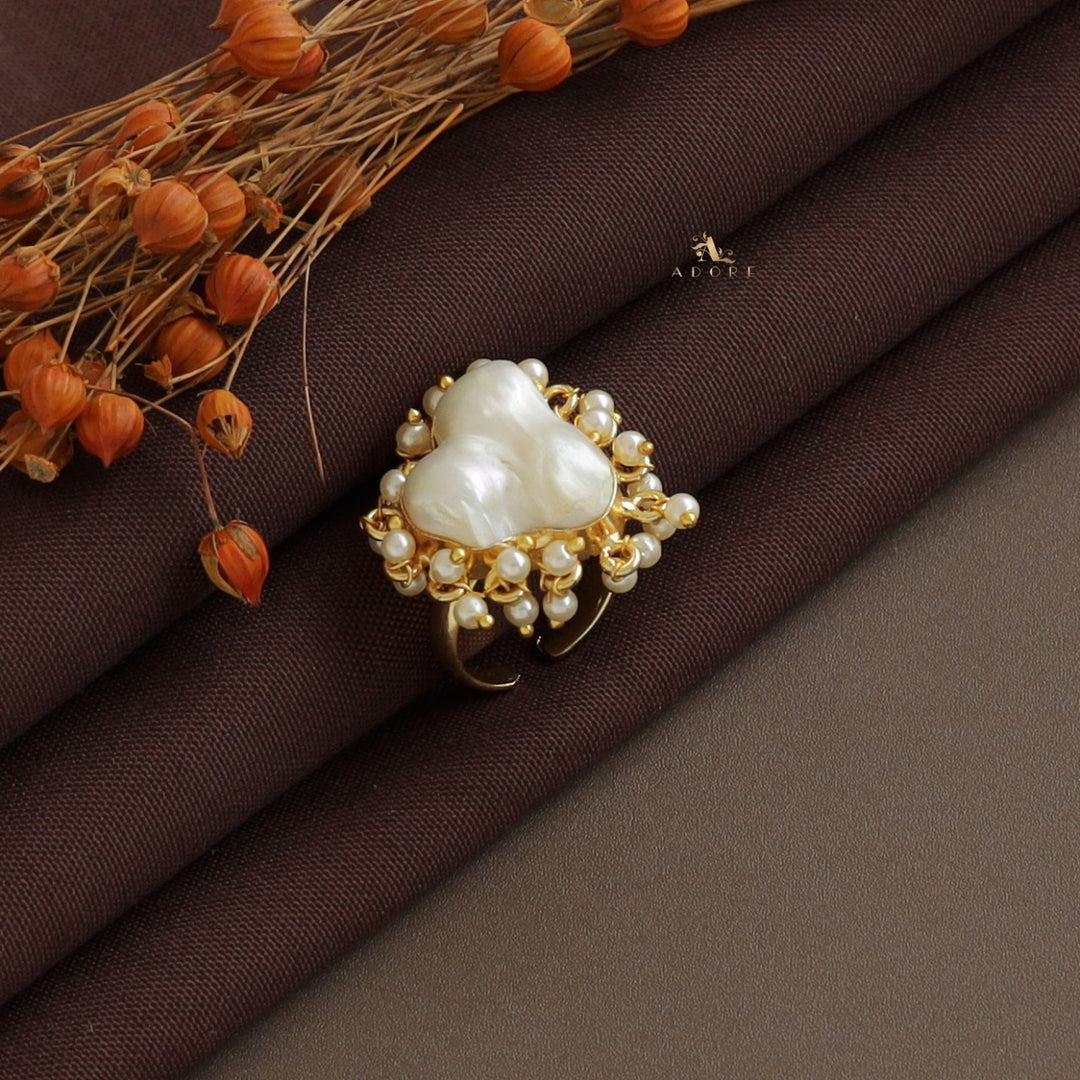 Drizza Cluster Pearl Baroque Ring