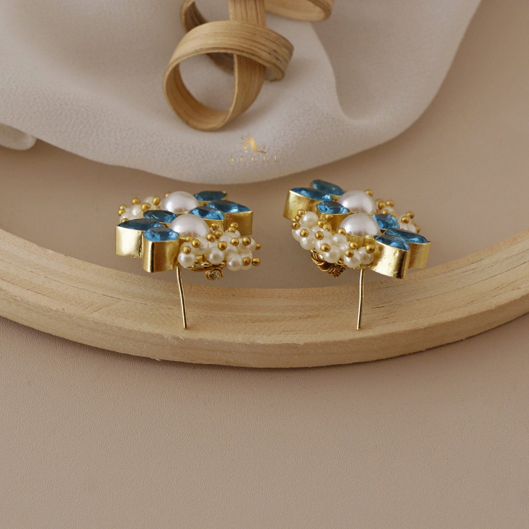Glossy Flora Clustered Pearl Earring