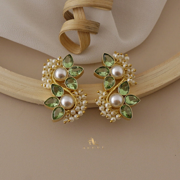 Glossy Flora Clustered Pearl Earring