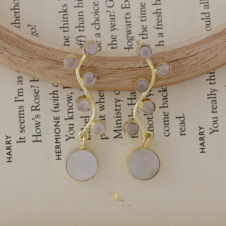 Glossy Silah Golden Stem Earring