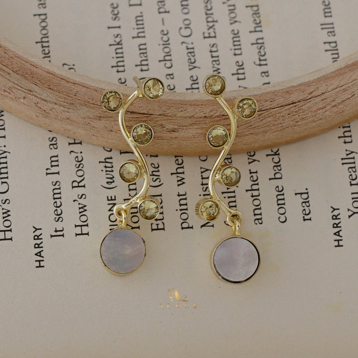 Glossy Silah Golden Stem Earring