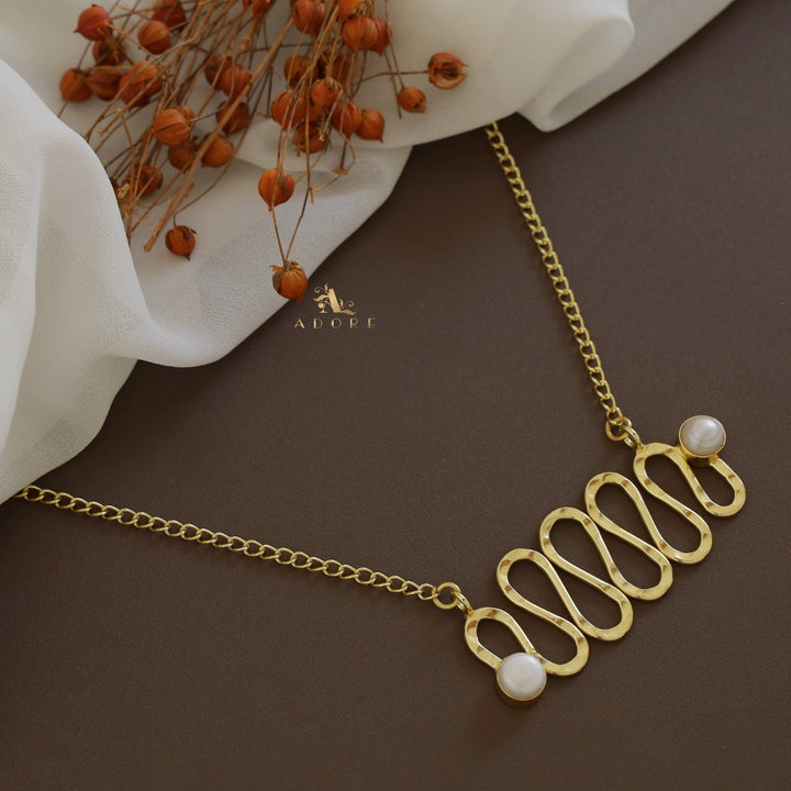 ZigZag Pearl Neckpiece