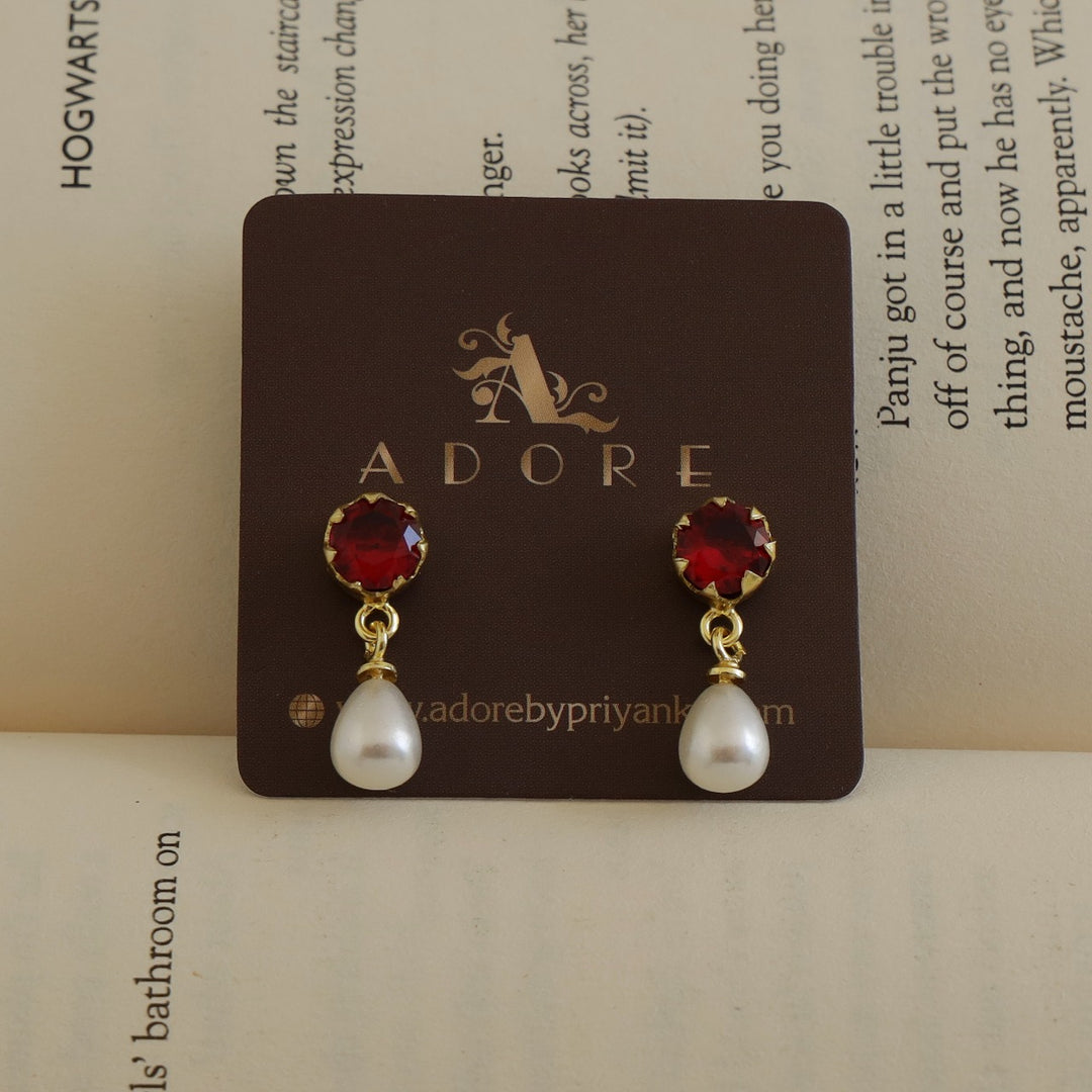 Glossy Cyris Pearl Drop Earring