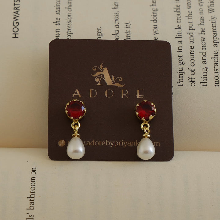 Glossy Cyris Pearl Drop Earring