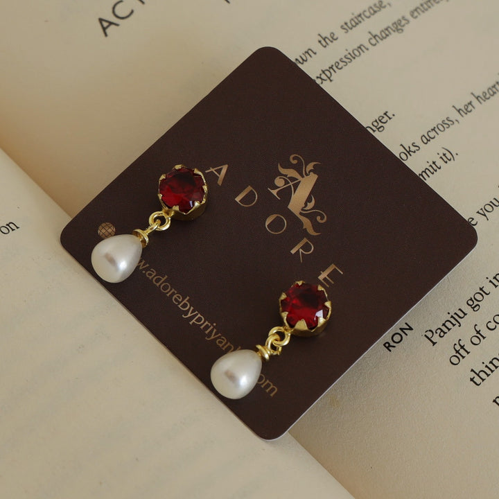 Glossy Cyris Pearl Drop Earring