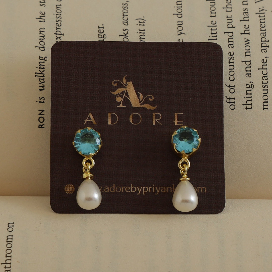 Glossy Cyris Pearl Drop Earring