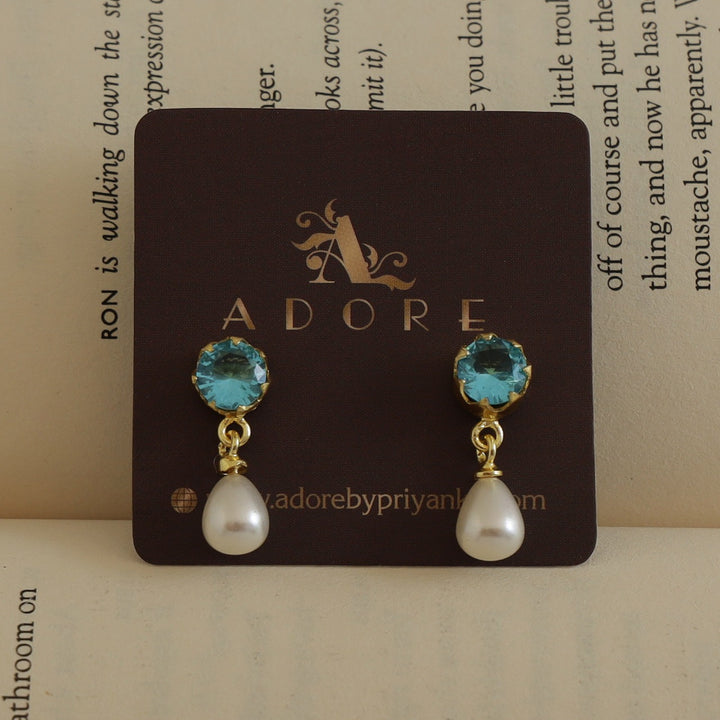 Glossy Cyris Pearl Drop Earring