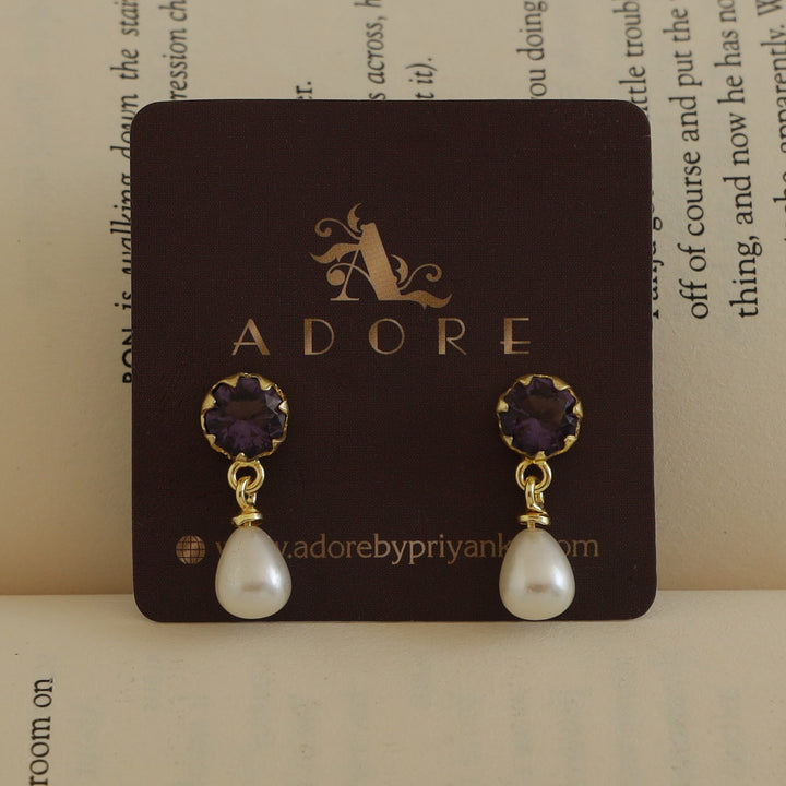 Glossy Cyris Pearl Drop Earring