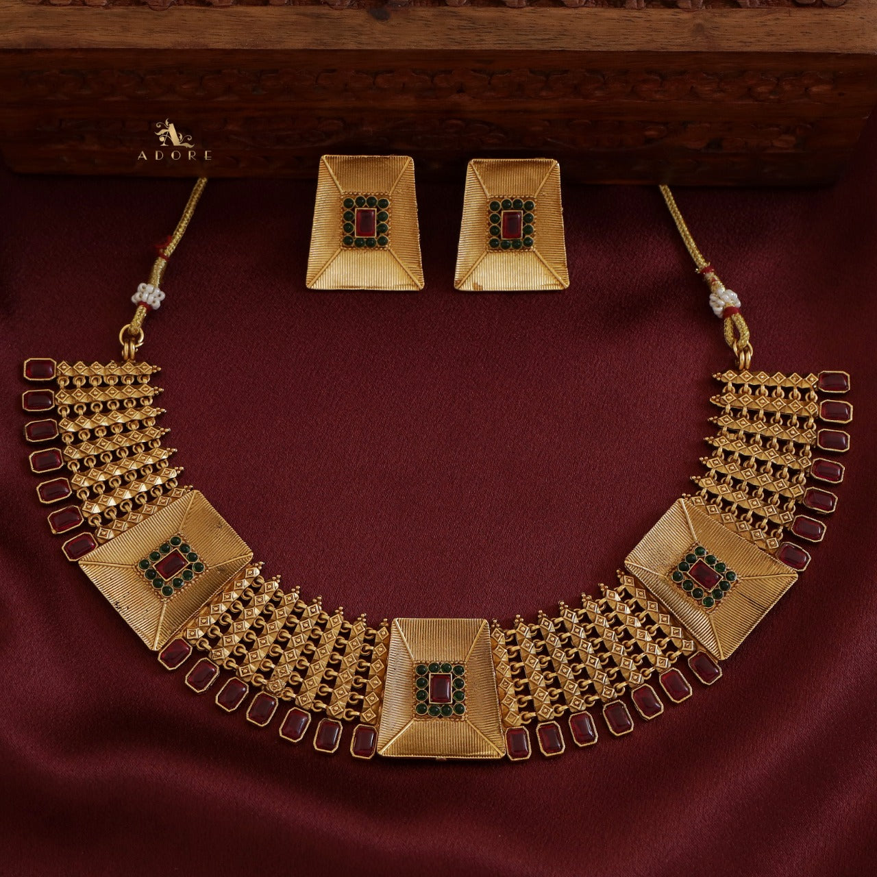 Laasritha Neckpiece With Earring