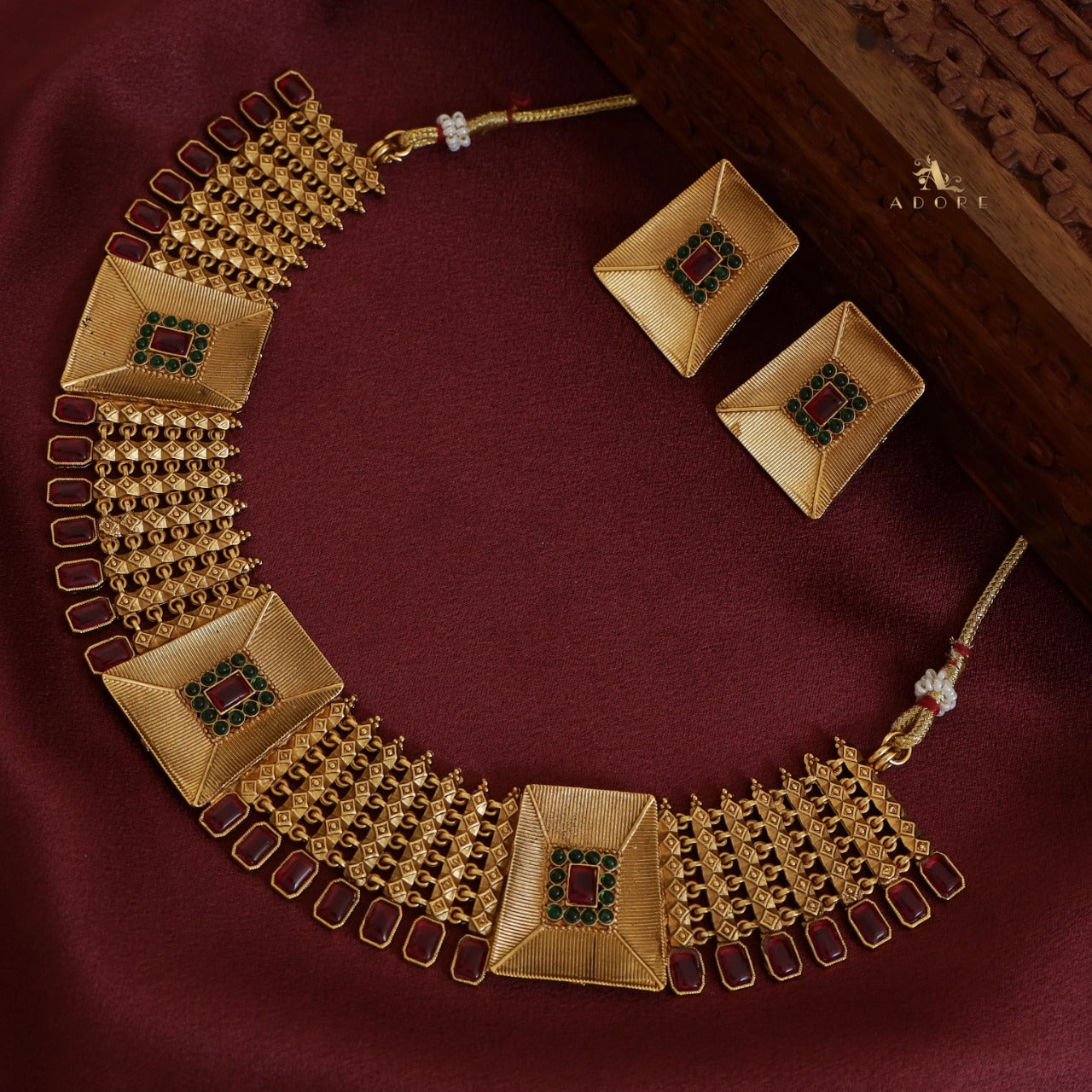 Laasritha Neckpiece With Earring