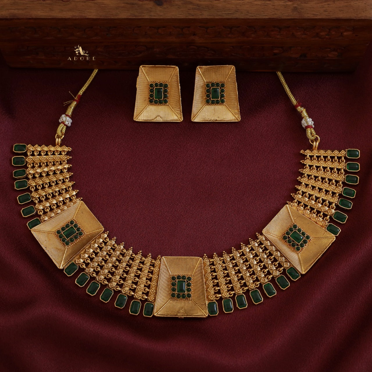 Laasritha Neckpiece With Earring