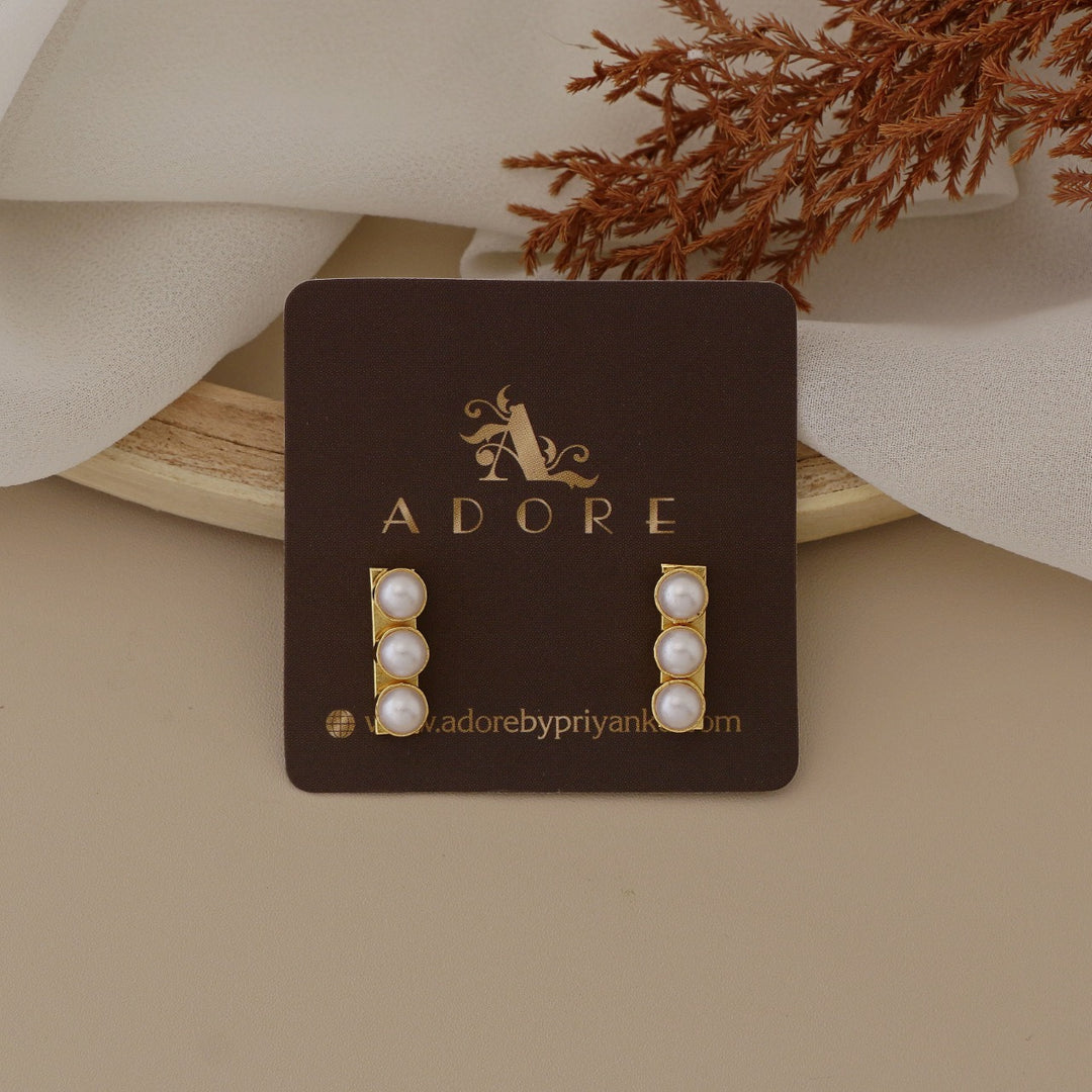 Golden Sticky Tri Pearl Earring