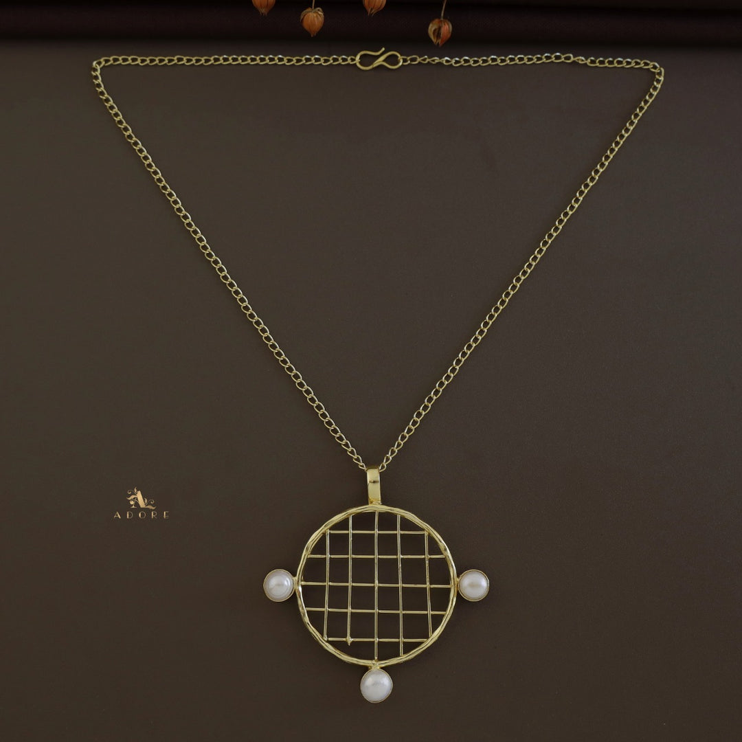 Carlton Pearl Racket Neckpiece