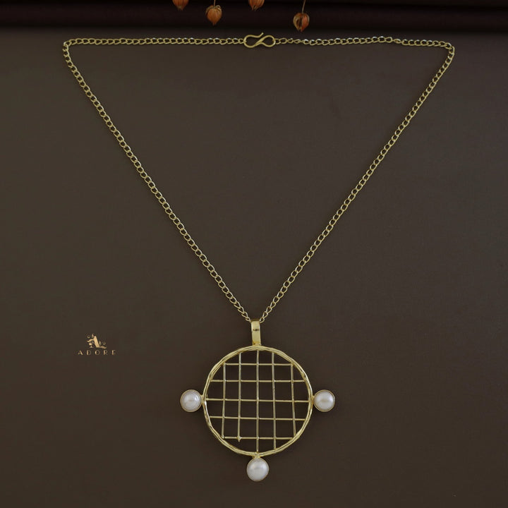 Carlton Pearl Racket Neckpiece