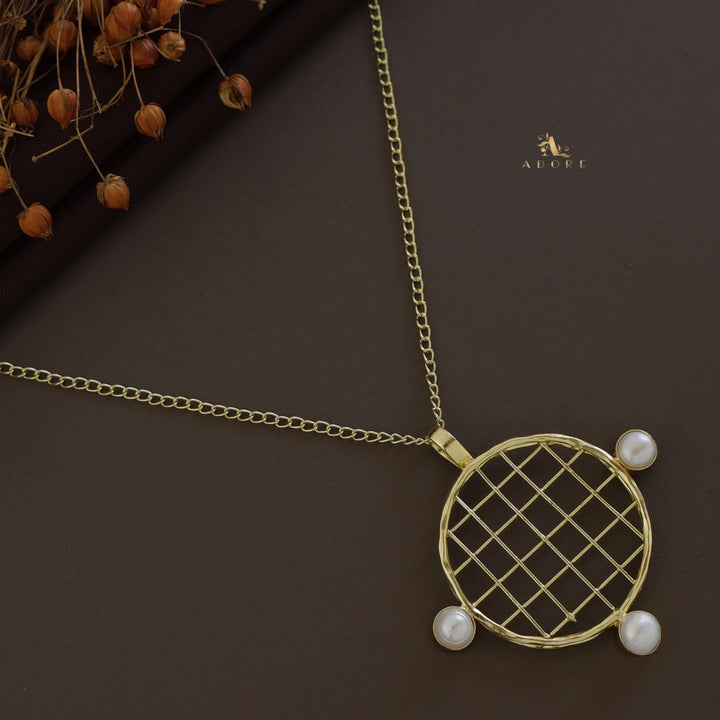 Carlton Pearl Racket Neckpiece