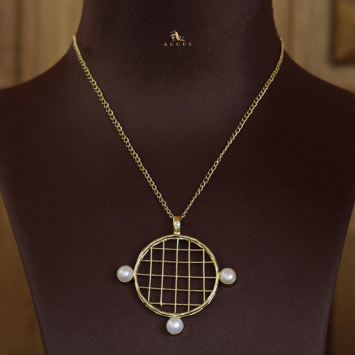 Carlton Pearl Racket Neckpiece