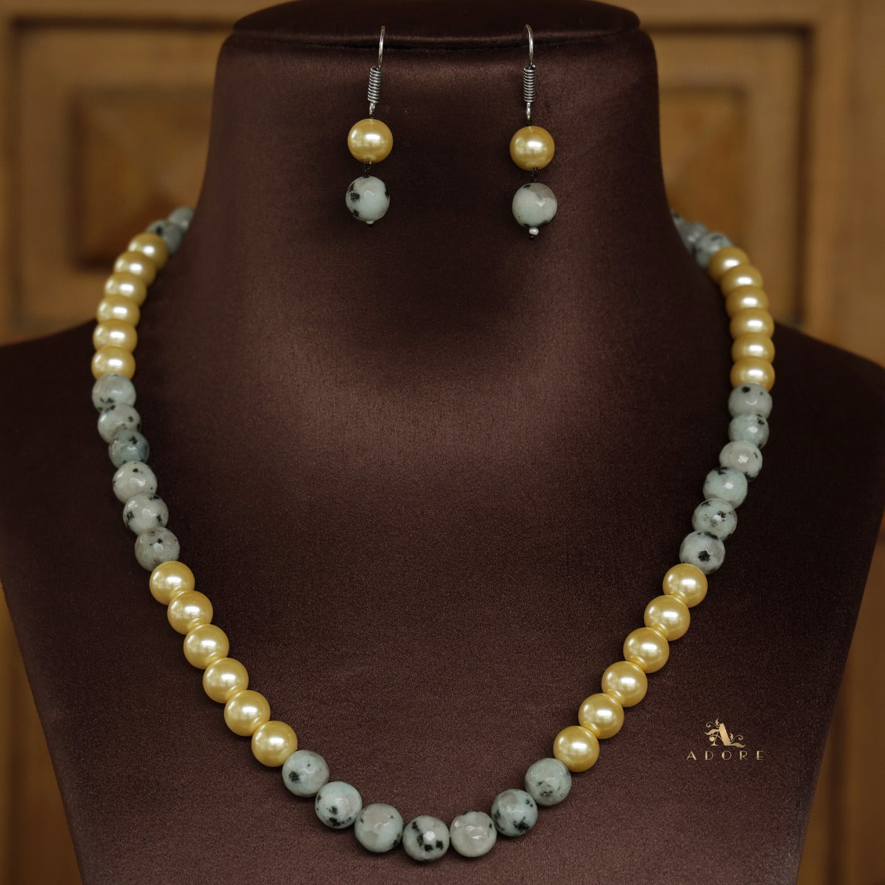 Orbia Pearl Single Layer Neckpiece With Earring