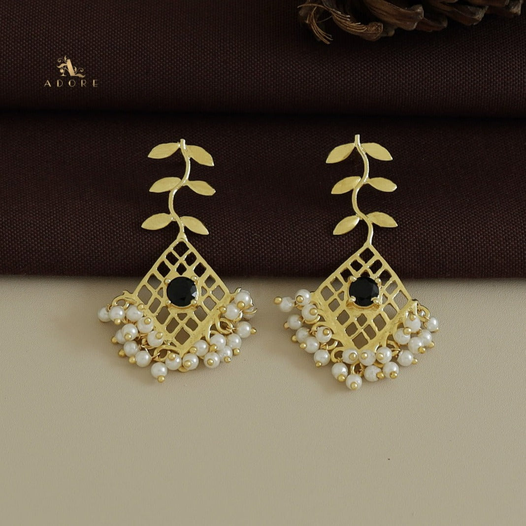 Brixtona Golden Leafy Cluster Pearl Earring