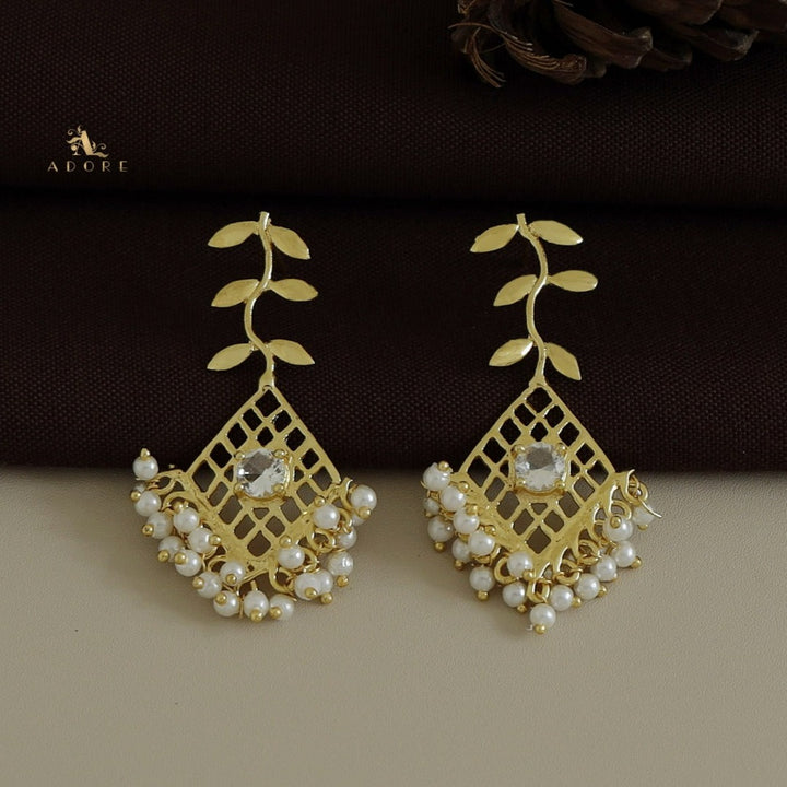 Brixtona Golden Leafy Cluster Pearl Earring