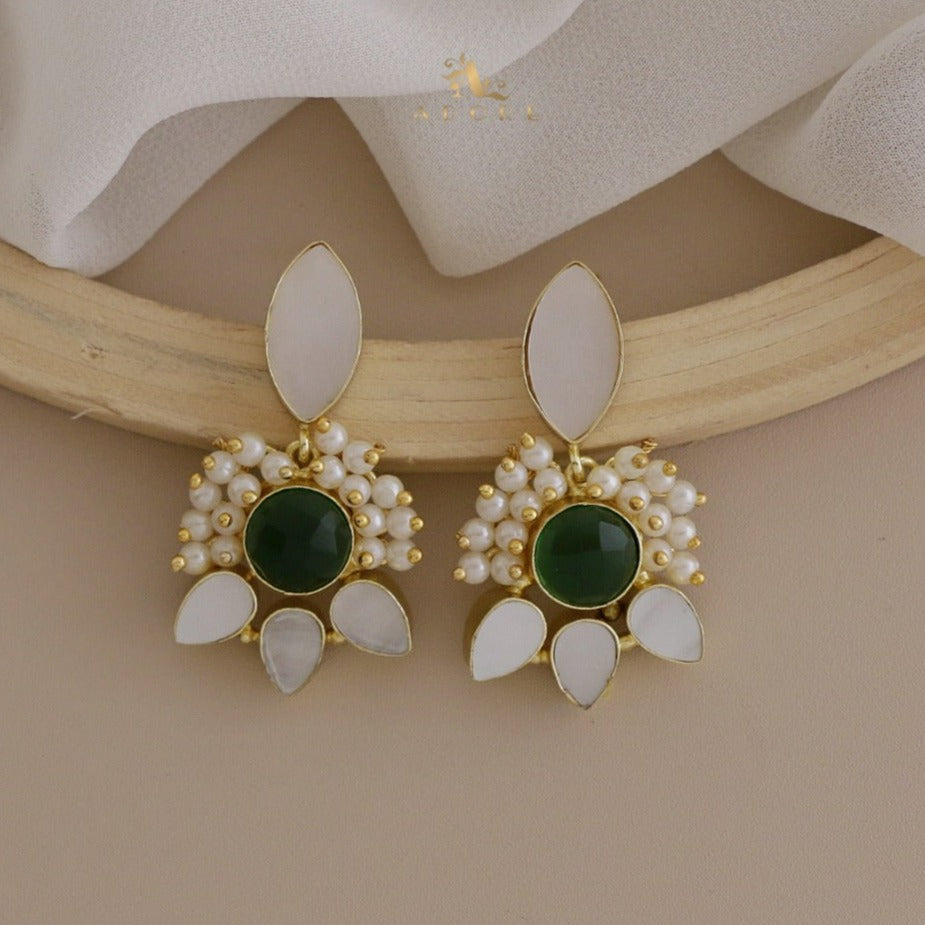 Landrya Glossy Cluster Pearl MOP Earring