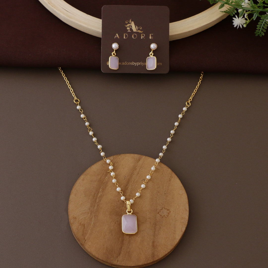 Nasmiya Rectangle Glossy Neckpiece With Earring