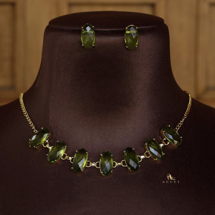 Colbya Oval Glossy Choker / Short Neckpiece