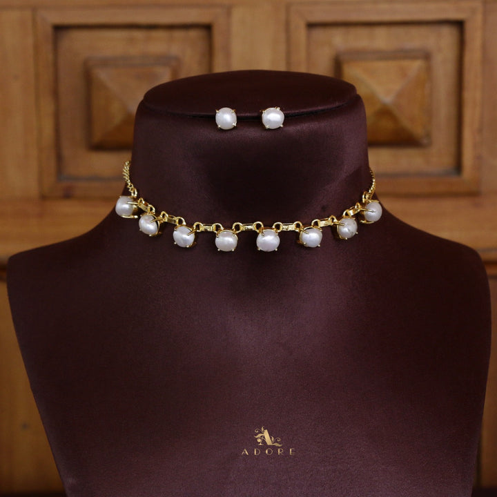 Alinora Baroque Claw Neckpiece / Choker With Stud