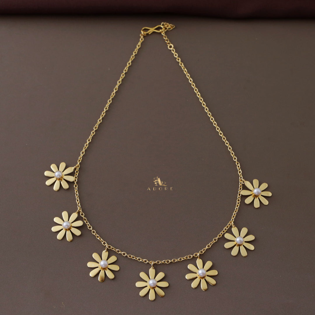 Midhila 7 Flower Pearl Neckpiece