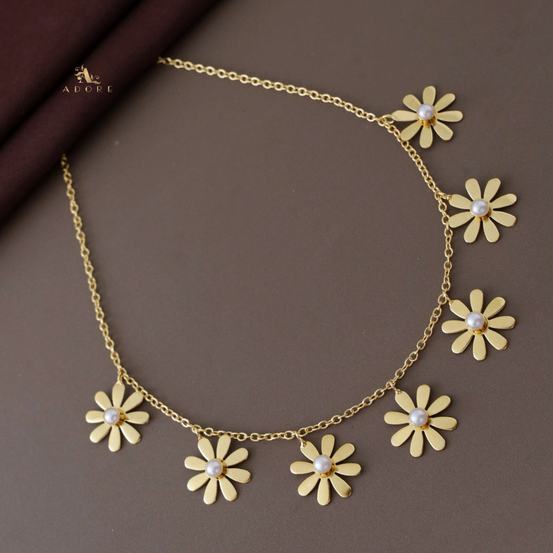 Midhila 7 Flower Pearl Neckpiece