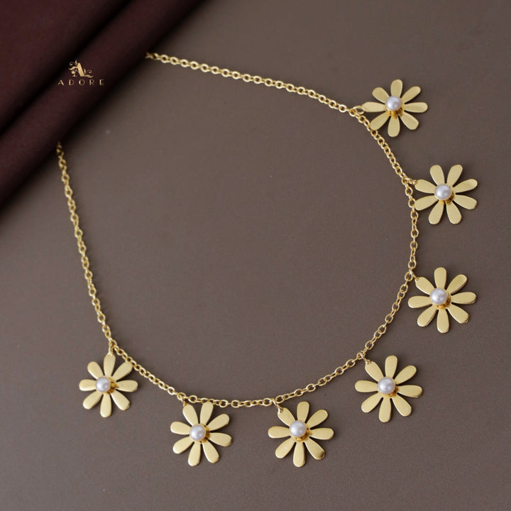 Midhila 7 Flower Pearl Neckpiece