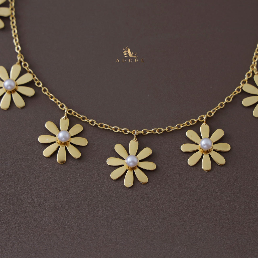 Midhila 7 Flower Pearl Neckpiece