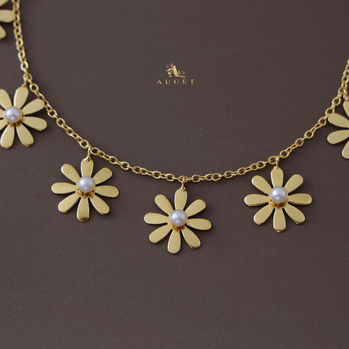 Midhila 7 Flower Pearl Neckpiece