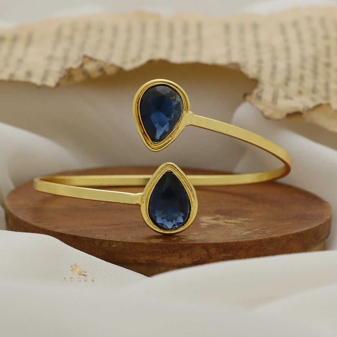 Averi Pointed Drop Glossy Bangle