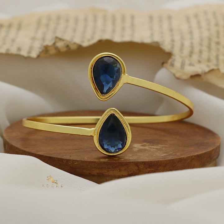 Averi Pointed Drop Glossy Bangle