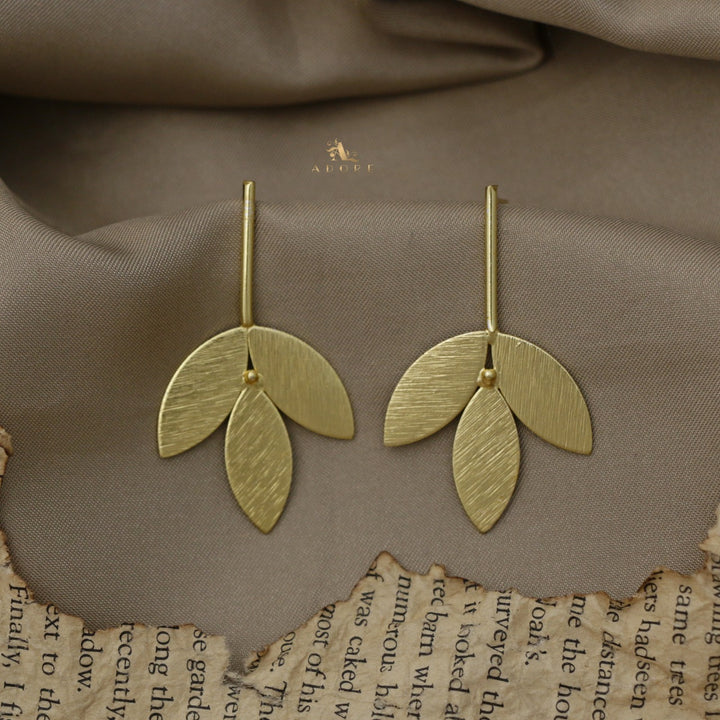 Mitsu Golden Tri Leafy  Earring