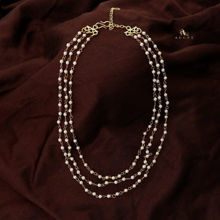 Carly Pearl Short Neckpiece