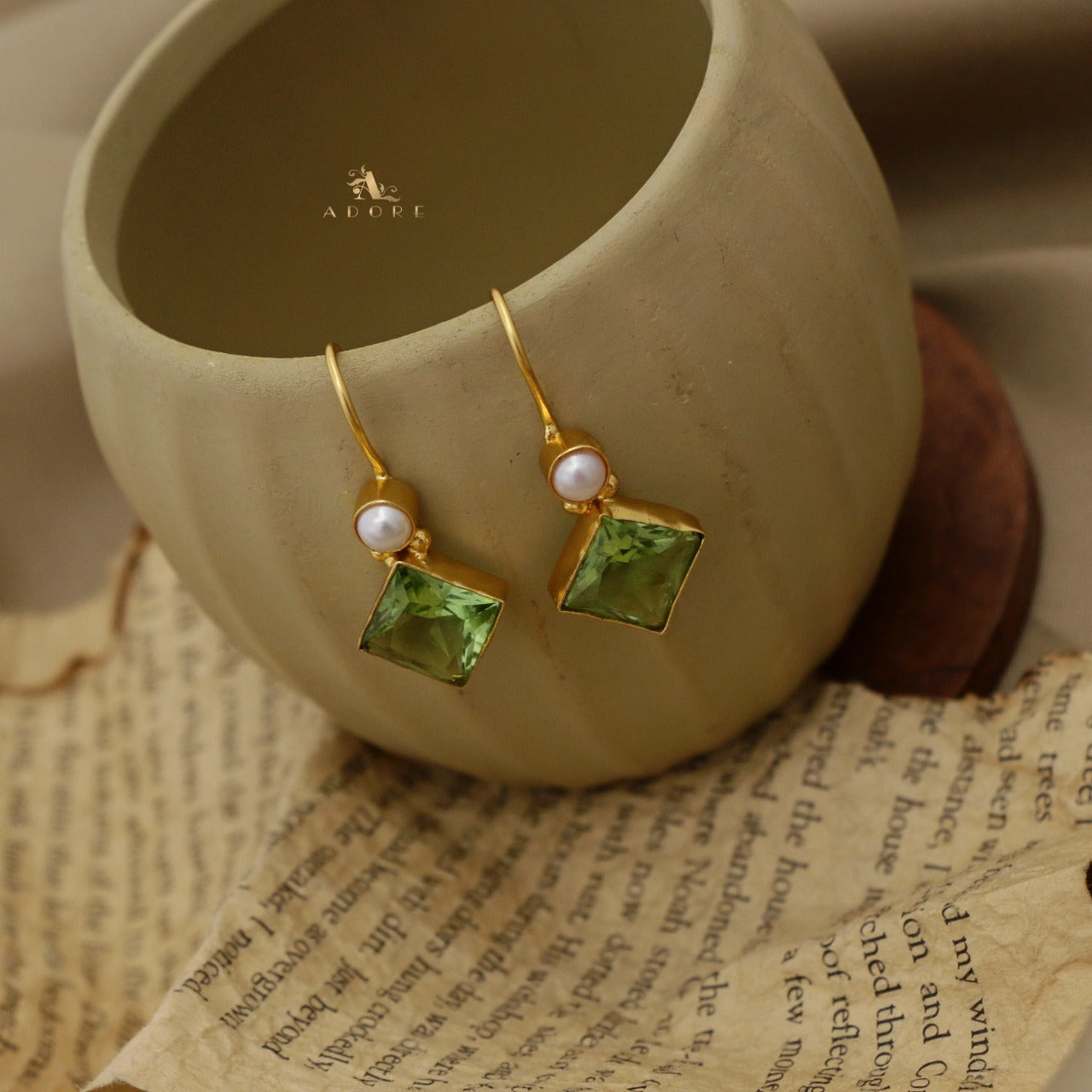 Fila Glossy Square With Pearl Earring