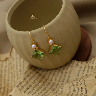 Fila Glossy Square With Pearl Earring