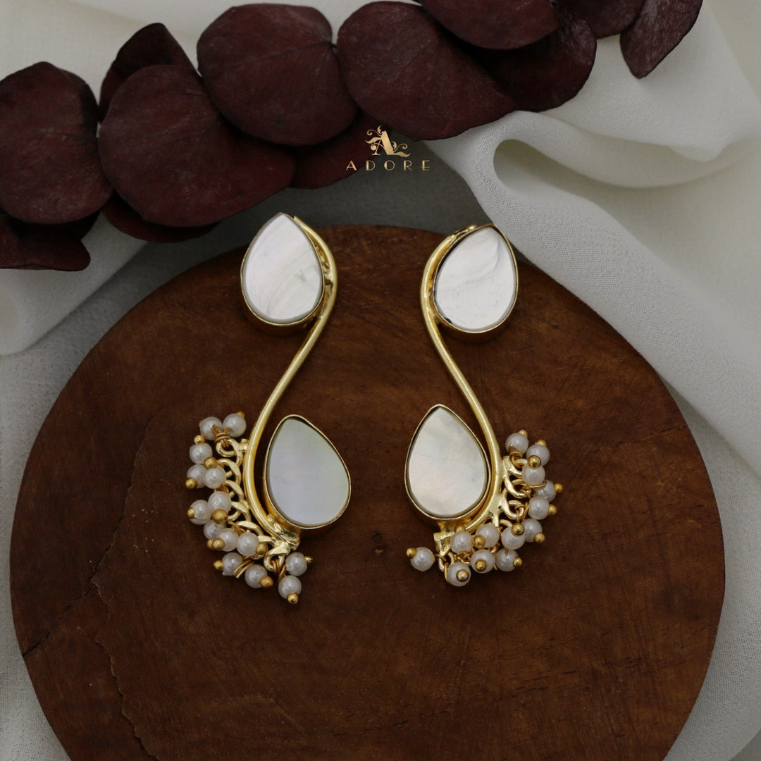 Genya Drop Glossy Cluster Pearl Earring