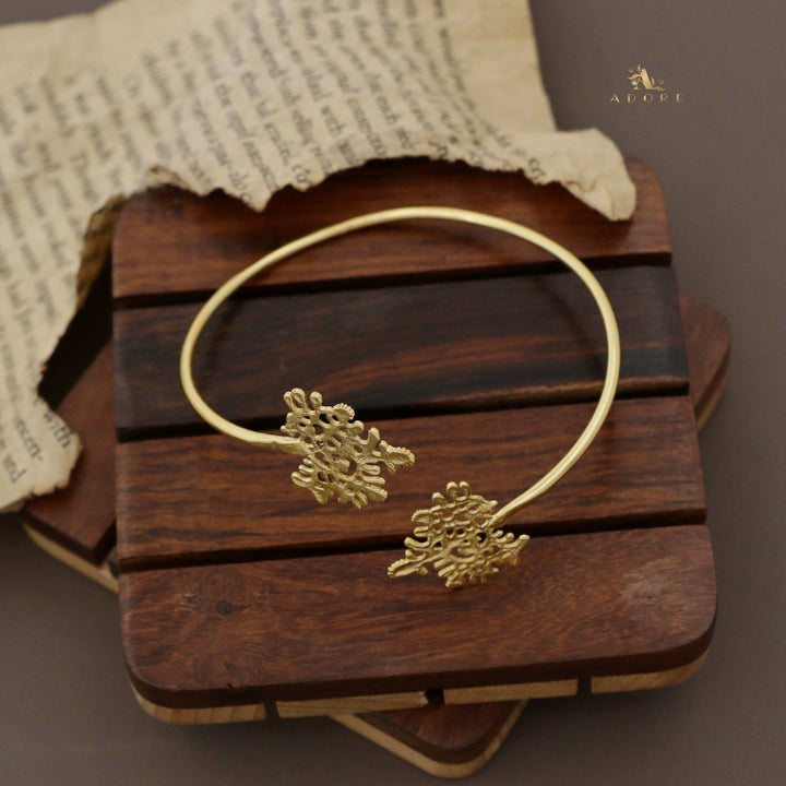 Akita Golden Rootsa Bangle