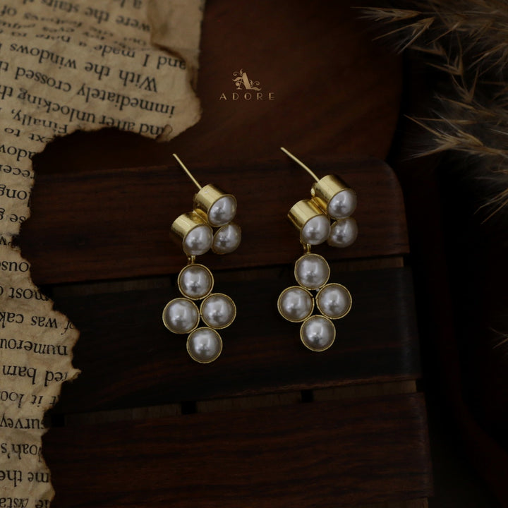 Livia Grape Pearl Earring