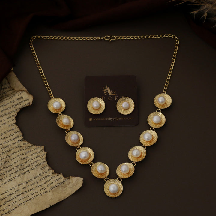 Niva Natural Pearl Neckpiece With Earring