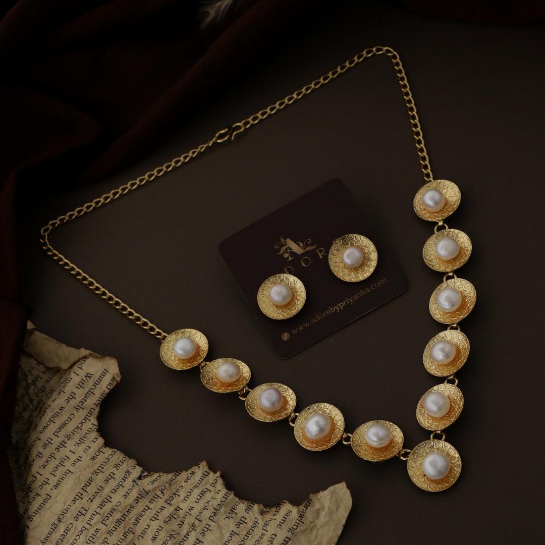 Niva Natural Pearl Neckpiece With Earring