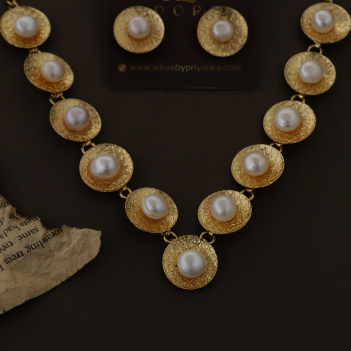 Niva Natural Pearl Neckpiece With Earring