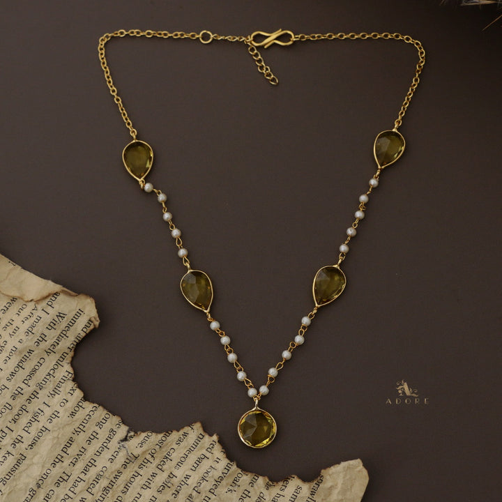 Daysha Glossy Pearl Neckpiece