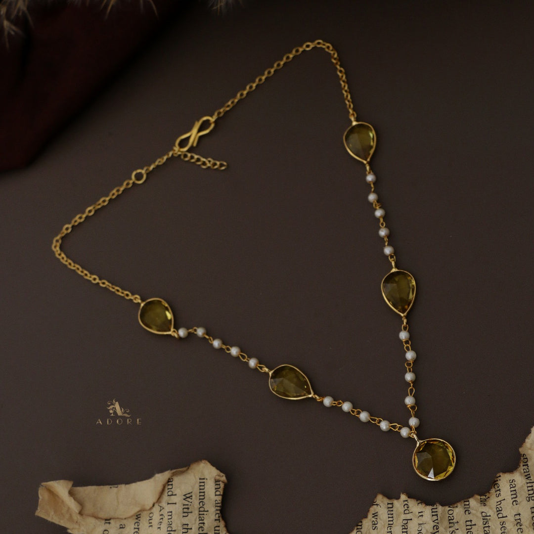 Daysha Glossy Pearl Neckpiece